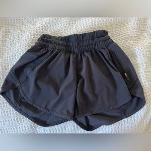 Lulu lie Mon shorts size 4— hardly worn